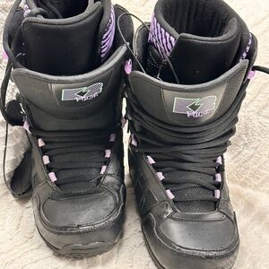 K2 Plush Black / Purple Snowboarding Boots Size US 7  Winter Fun / Sports / snow